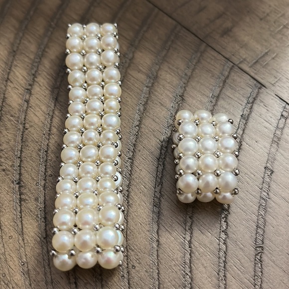 Beautiful white pearl thee row Bracelet and ring set - Picture 2 of 4